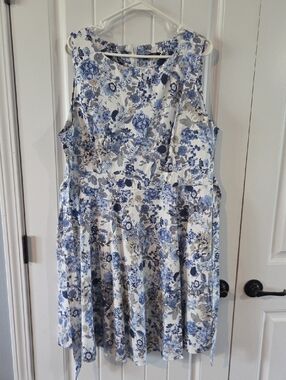 Acevog Blue and White Floral Sleeveless Dress